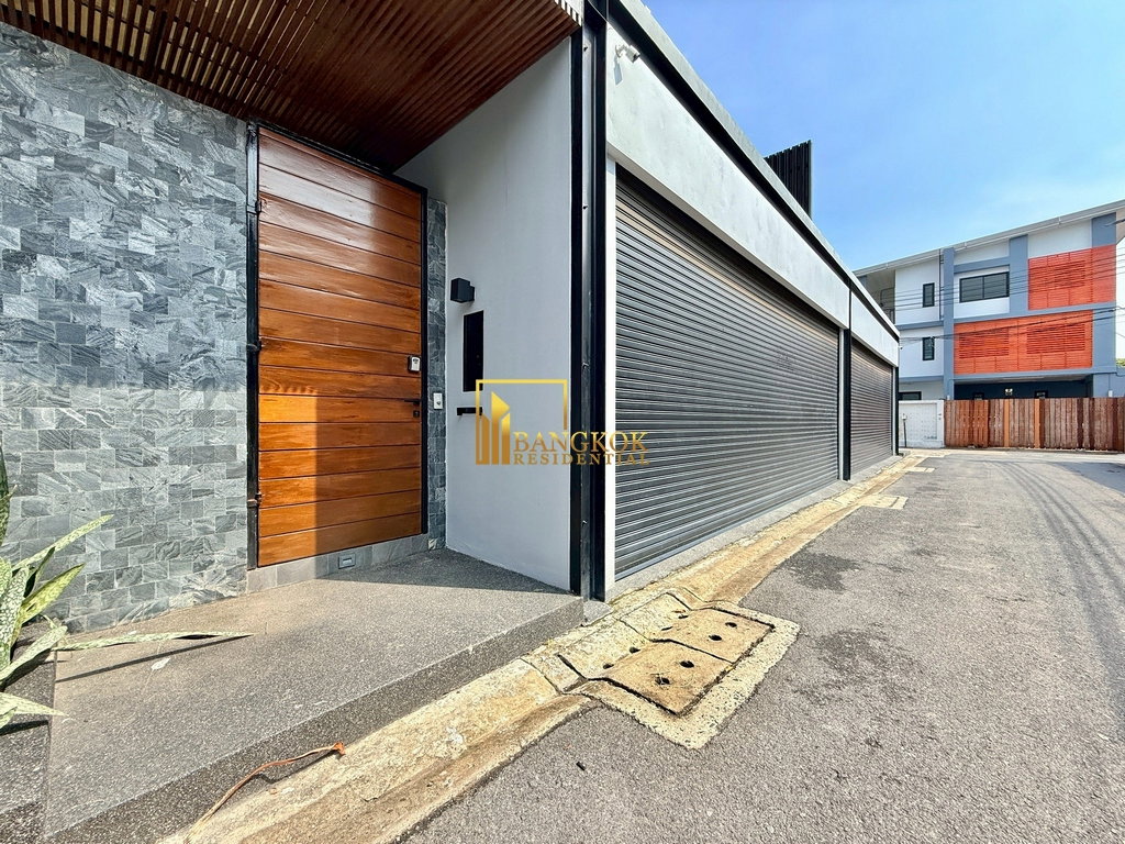 รูป Incredible 4 Bedroom Luxury Pool Villa in Thong Lo Area - BR27616SH - รูปที่ 1/55