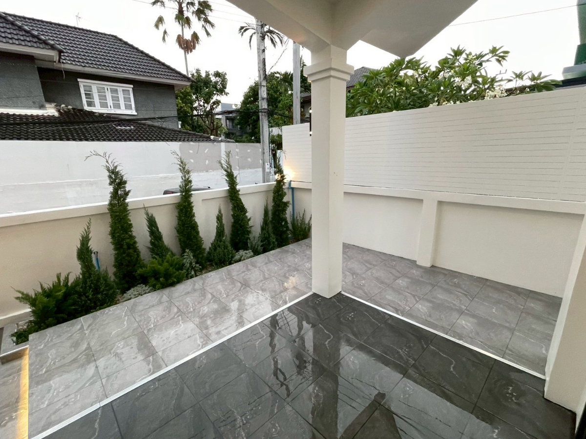 รูป R156 🏡✨ขายด่วน บ้านเดี่ยวหลังมุม สไตล์ Modern Craftsmanship นวมินทร์ 127 เดินทางง่ายทำเลดี ราคาเพียง 10.50 MB เท่านั้น - รูปที่ 14/25