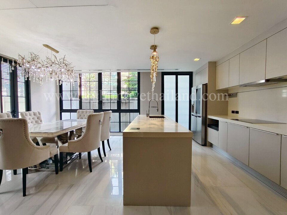 รูป HR1495 FOR RENT | Luxury Townhome at Quarter 31 - รูปที่ 8/33