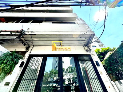 Townhouses for rent วิทยาลัยเซนต์หลุยส์ : Charming 3 Bedroom Townhouse For Rent in Sathorn Area - BR49030TH
