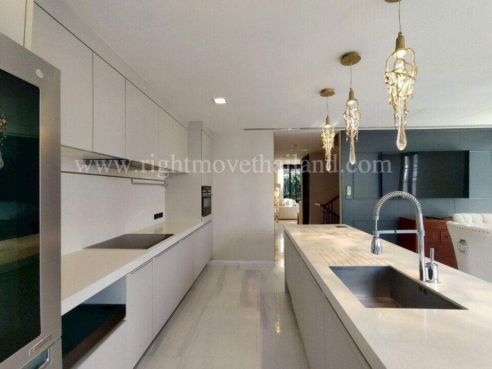 รูป HR1495 FOR RENT | Luxury Townhome at Quarter 31 - รูปที่ 9/33