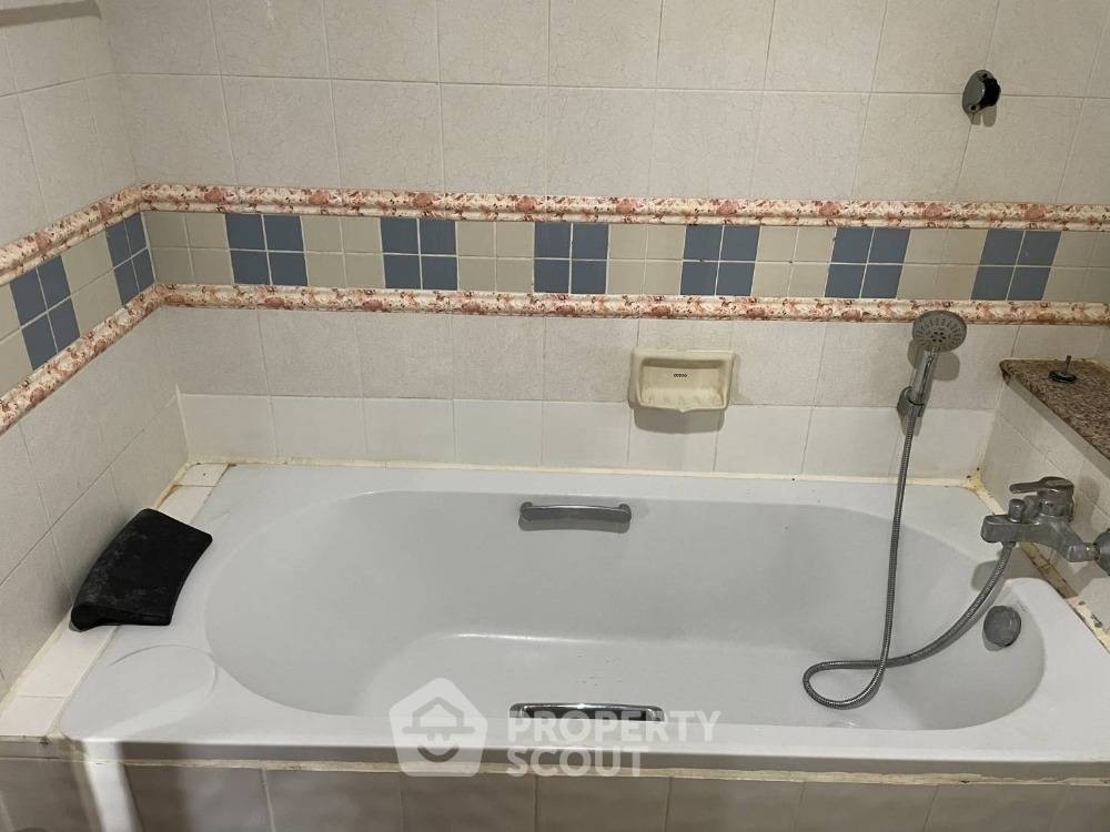 picture 2-BR Condo at Ma Maison Condominium in Phlapphla (ID 811009) - 12/14