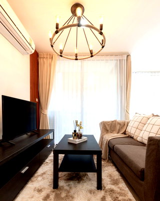 Condos for sale : Condo for sale in the prime Ekkamai–Thonglor area. Only 360 meters walk to BTS Ekkamai. Spacious unit almost 35 sq.m.