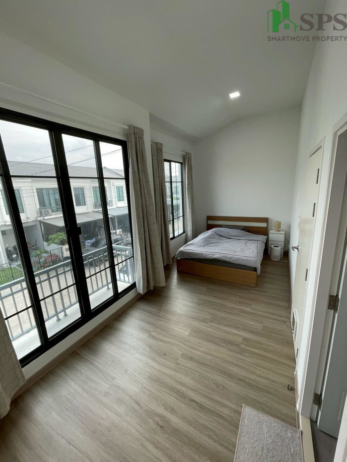 picture For Sale! Corner Unit 4-Bedroom Townhome (SPSSR210) - 8/13