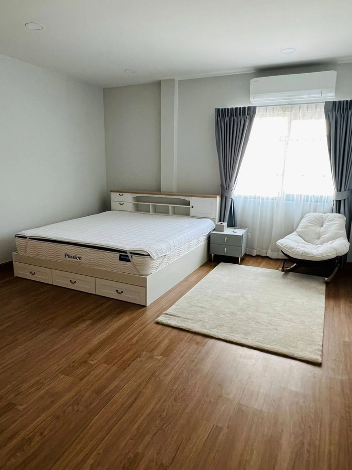 picture 🐶 Pet Friendly & Spacious! Just 3 Mins to Mega Bangna ✨ - 10/15