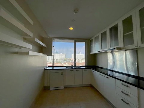 A035174 Hampton Thonglor 10