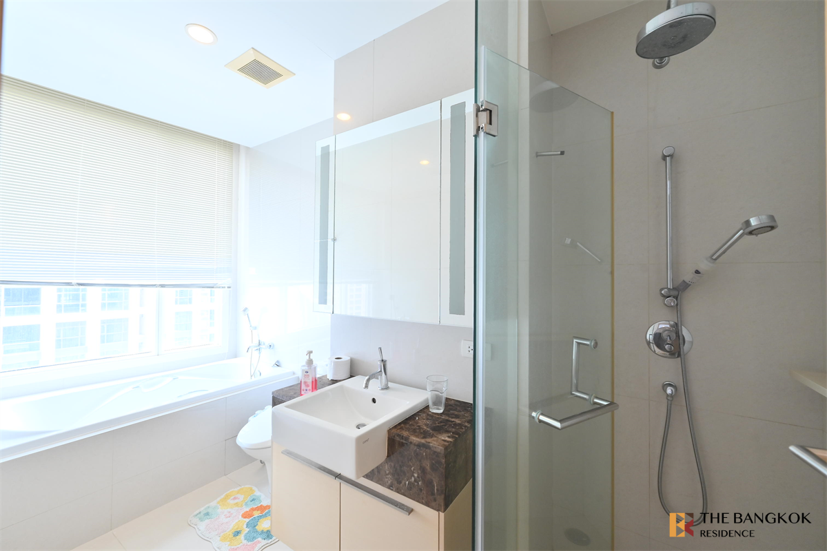 picture 39 by Sansiri Easy Travel, Fully Utilized Space near BTS Phrom Phong - 9/10