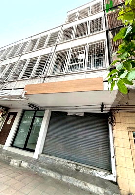 Office for rent Bangkok University : Commercial Building for Rent in a Prime Location on Sukhumvit Road (SPSJP328)