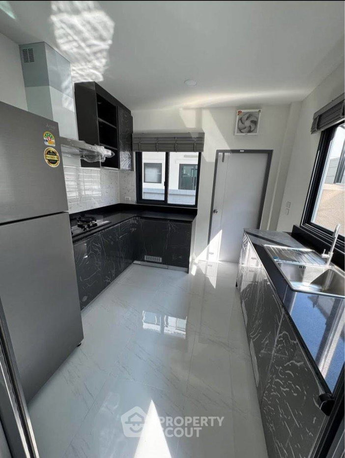 รูป บ้าน 4-ห้องนอน ที่ เดอะ ซิตี้ บางนา ใน บางแก้ว (ID 2893615) - รูปที่ 18/19