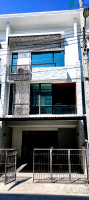 Townhouses for rent Central Plaza Bang Na : For Rent: 3-Storey Townhome at Plex Bangna KM.5 near Mega Bangna (SPSSR211)