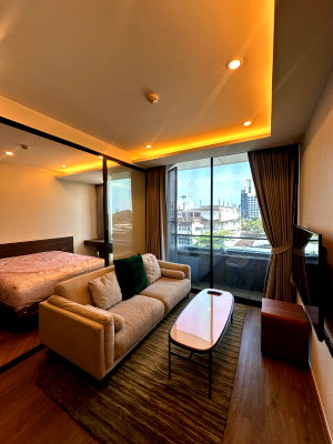Condos for sale : *SALE* 168 Sukhumvit 36 CORNER UNIT 1 Bedroom