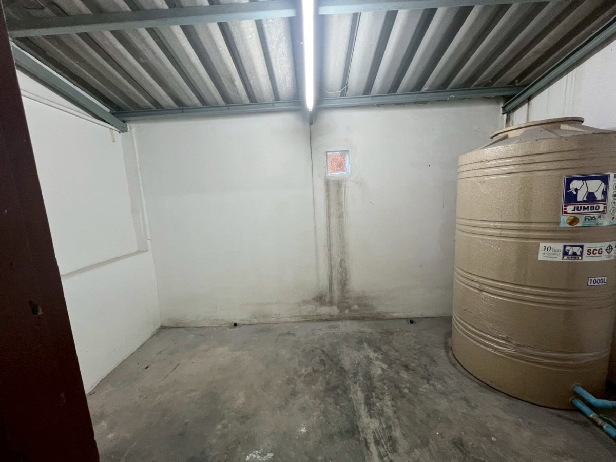 picture Commercial Building for rental  - 8/14