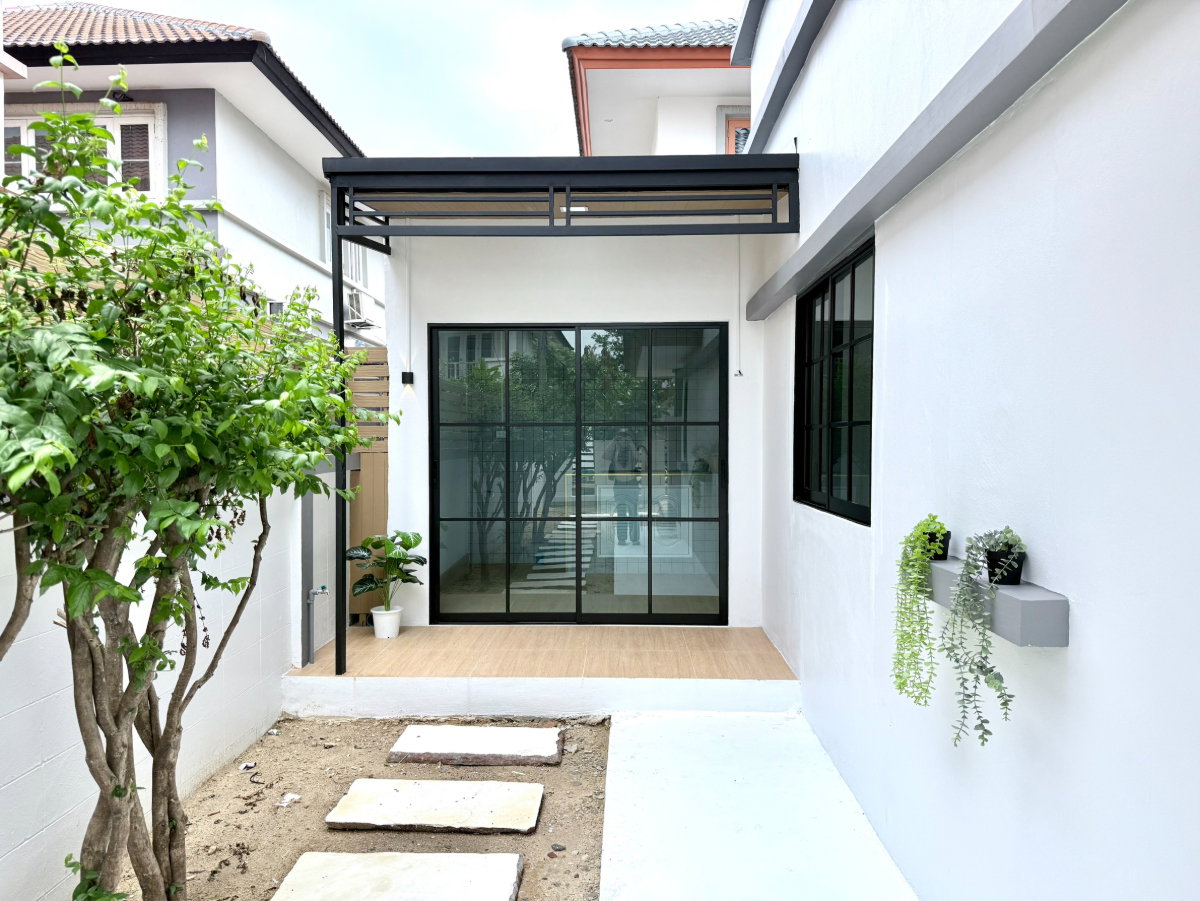 รูป บ้านเดี่ยวหลังใหญ่ ทำเลดี แต่งพร้อมอยู่ หมู่บ้านรอยัลปาร์ควิลล์ ซอยบงกช 3 ถนนสุวินทวงศ์44  แขวงลำผักชี เขตหนองจอก เฟอร์ฯสวย กว้างขวาง - รูปที่ 14/45