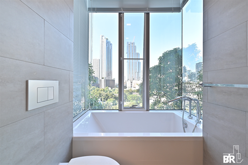 Ashton Morph 38 New Experience with a Condo in Prime Location near BTS Thong Lo