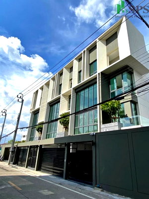โฮมออฟฟิศ ถนนสุขุมวิท : ขายโฮมออฟฟิศ Myst อ่อนนุช-ศรีนครินทร์ ใกล้รถไฟฟ้า สถานีศรีนุช (SPSSR215)