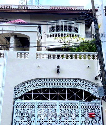 Townhouses for rent Bangkok : 6-BR Townhouse near BTS Ekkamai (ID 2886450)