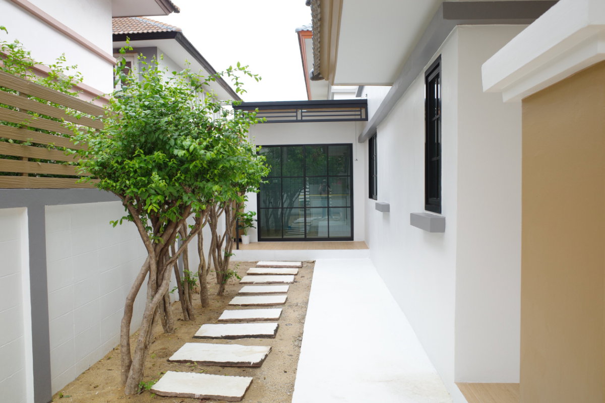 รูป บ้านเดี่ยวหลังใหญ่ ทำเลดี แต่งพร้อมอยู่ หมู่บ้านรอยัลปาร์ควิลล์ ซอยบงกช 3 ถนนสุวินทวงศ์44  แขวงลำผักชี เขตหนองจอก เฟอร์ฯสวย กว้างขวาง - รูปที่ 13/45