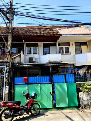 Townhouses for sale Bangkok : 2-bedroom townhouse on Phra Pin Klao Soi 9, Arun Amarin, Bangkok Noi.