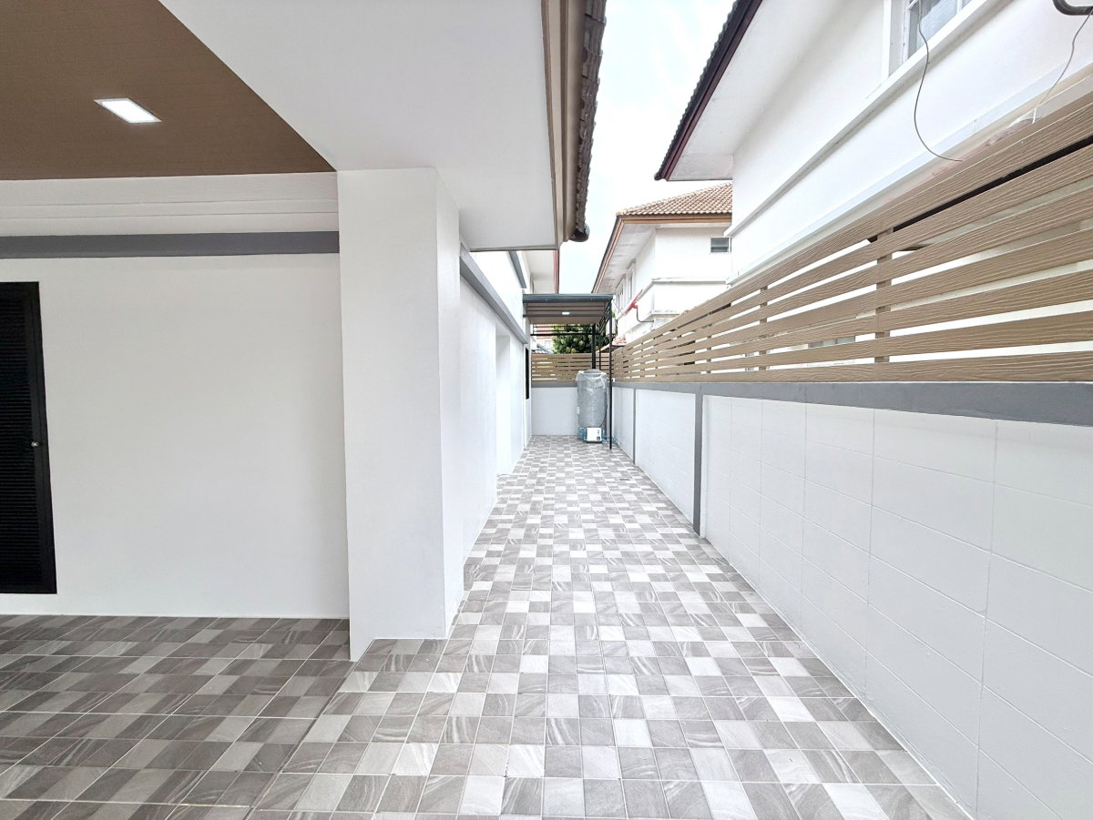 รูป บ้านเดี่ยวหลังใหญ่ ทำเลดี แต่งพร้อมอยู่ หมู่บ้านรอยัลปาร์ควิลล์ ซอยบงกช 3 ถนนสุวินทวงศ์44  แขวงลำผักชี เขตหนองจอก เฟอร์ฯสวย กว้างขวาง - รูปที่ 16/45