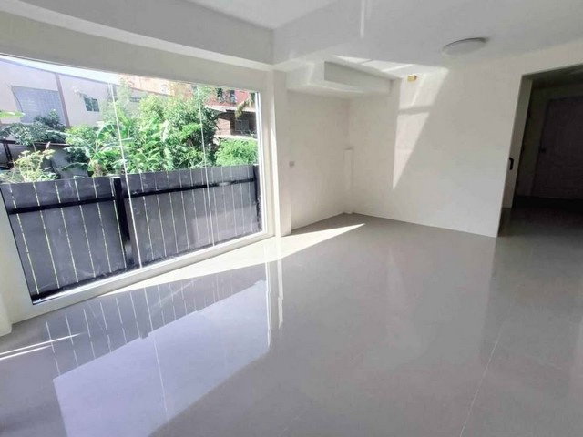 รูป MHR122  10 ห้องทำงาน! ให้เช่าอาคาร 3 ชั้น บางแก้ว-บางพลี พื้นที่เยอะ 7 ห้องน้ำ เหมาะทำออฟฟิศขนาดใหญ่ - รูปที่ 6/9