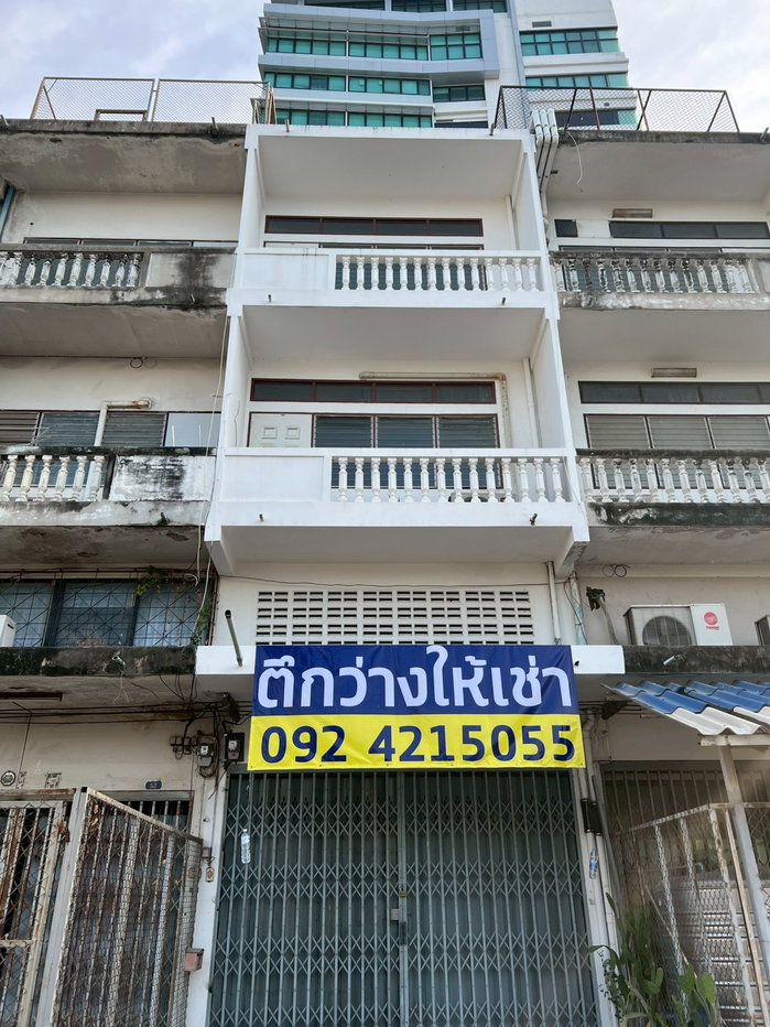 picture Commercial Building for rental  - 1/14