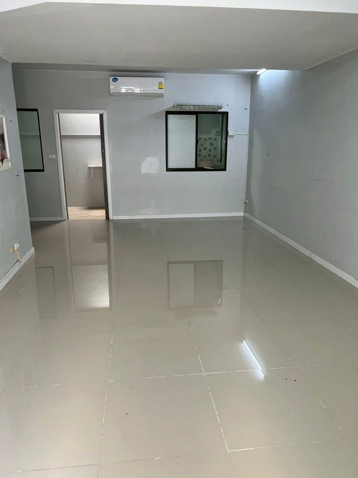 รูป 🏡✨ ขาย / เช่า ทาวน์โฮม ทำเลลาดกระบัง 54 3 ห้องนอน 2 ห้องน้ำ บ้านสวย พร้อมอยู่ เดินทางสะดวก ใกล้สนามบินสุวรรณภูมิ บ้านสภาพดี ทำเลน่าอยู่ - รูปที่ 4/15