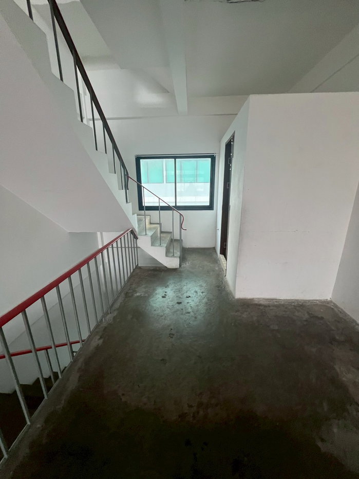 picture Commercial Building for rental  - 10/14