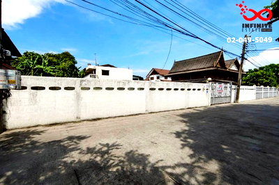 ที่ดิน นิคมอุตสาหกรรมแพรกษา : ขายที่ดิน 51 ตร.ว. ถนนสุขุมวิท ซอยอมรเดช ปากน้ำ สมุทรปราการ ใกล้ BTS