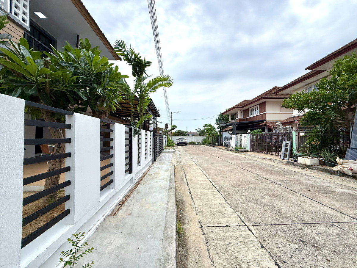 รูป บ้านเดี่ยวหลังใหญ่ ทำเลดี แต่งพร้อมอยู่ หมู่บ้านรอยัลปาร์ควิลล์ ซอยบงกช 3 ถนนสุวินทวงศ์44  แขวงลำผักชี เขตหนองจอก เฟอร์ฯสวย กว้างขวาง - รูปที่ 45/45