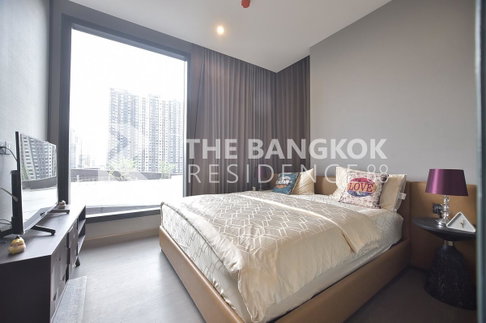 THE ESSE at SINGHA COMPLEX Ready-to-move-in Condo at an Amazing Price!! near MRT Phetchaburi Station