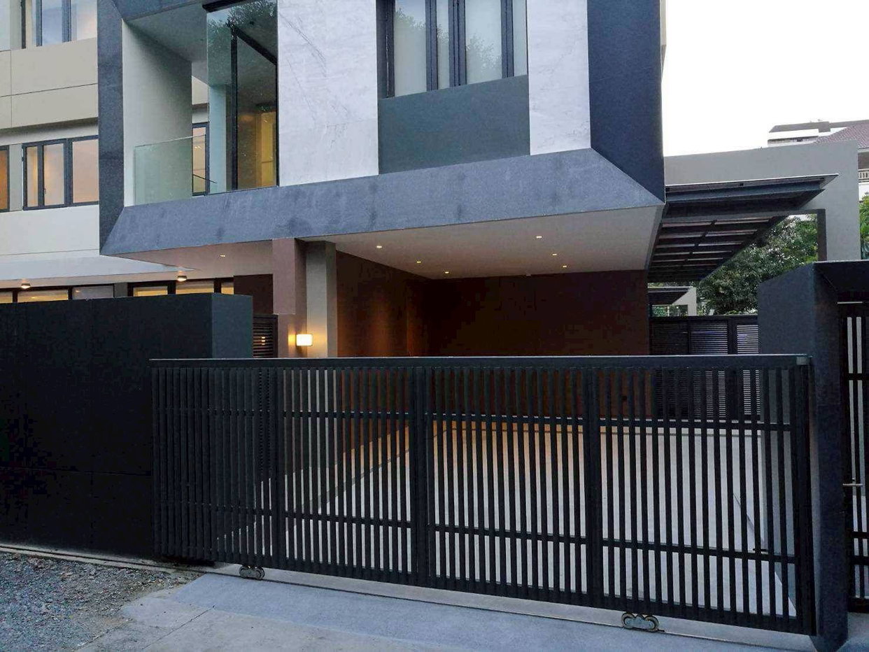 รูป LTH15404OP – House for Sale | Ekkamai | 127.3 sq.w. | 2 Beds | Spacious Family Home Private Pool Best Value | Near Big C Rama 4 | 98,000,000 THB - รูปที่ 16/17