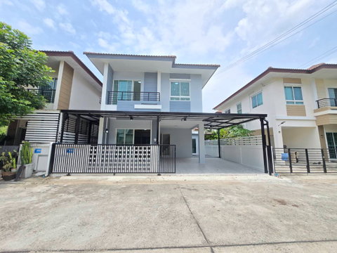 บ้านแฝด ตกแต่งรีโนเวทใหม่ หลังมุม ทำเลดีเยี่ยม หมู่บ้านเต็มสิริ วิลเลจ (Temsiri Villet)  ถ.เชื่อมสัมพันธ์ 11 หนองจอก