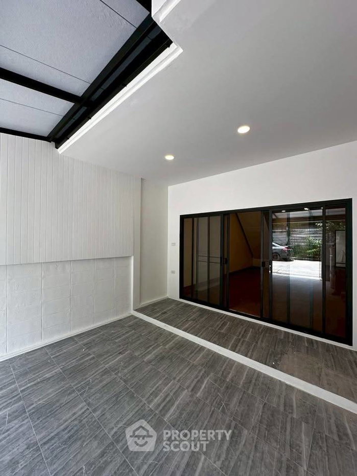 รูป ทาวน์เฮ้าส์ 2-ห้องนอน ใน ท่าแร้ง (ID 2898850) - รูปที่ 11/12