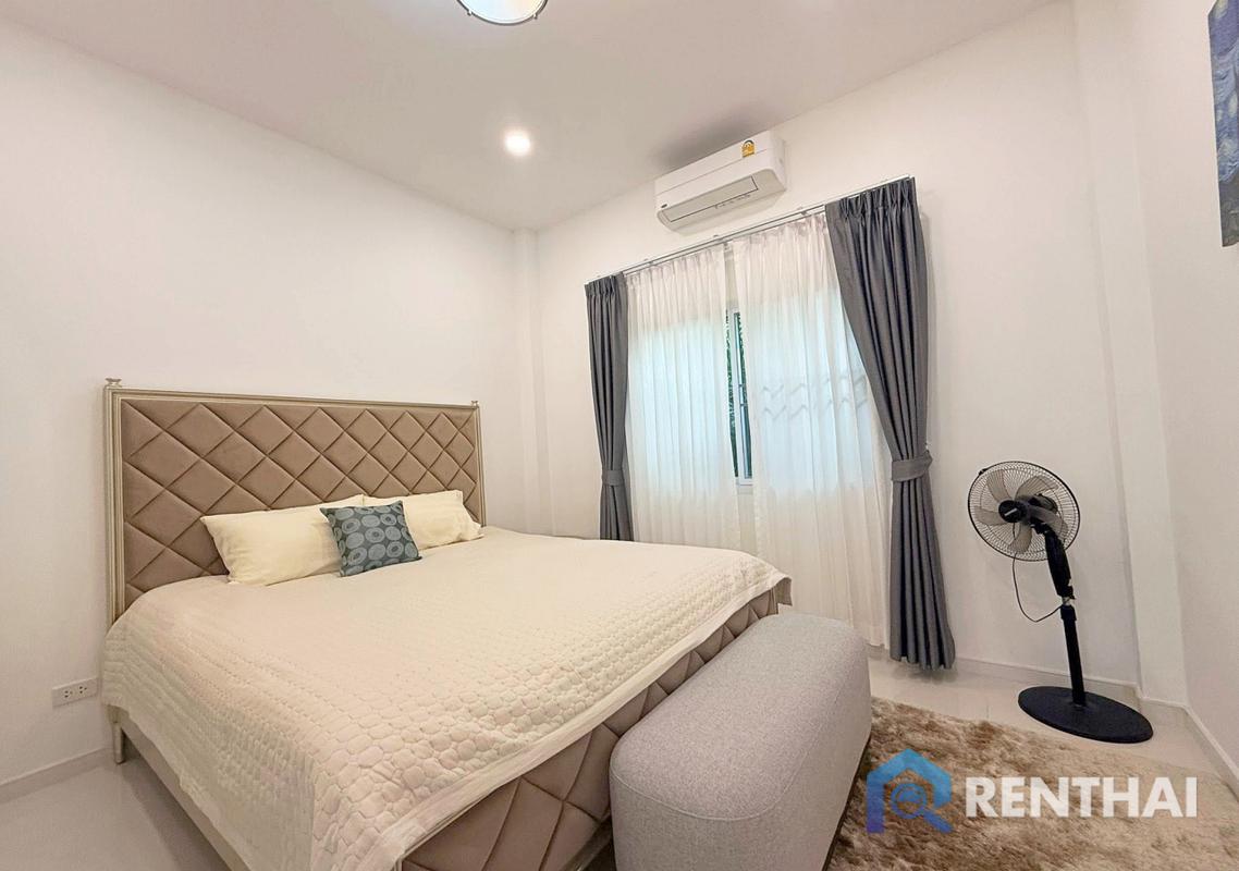 รูป บ้านสมัยใหม่พร้อมสระว่ายน้ำส่วนตัวในชุมชนที่มีรั้วรอบขอบชิดที่ปลอดภัย - รูปที่ 10/22