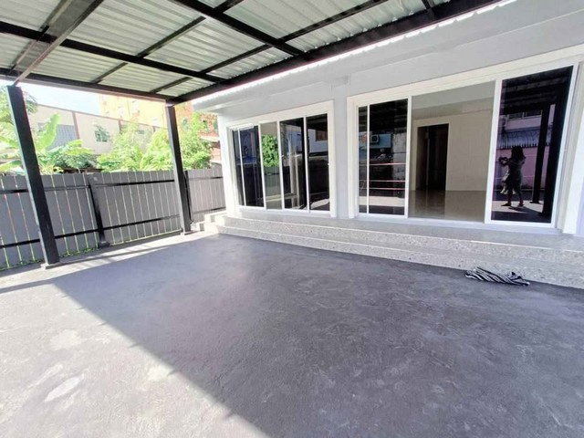 รูป MHR122  10 ห้องทำงาน! ให้เช่าอาคาร 3 ชั้น บางแก้ว-บางพลี พื้นที่เยอะ 7 ห้องน้ำ เหมาะทำออฟฟิศขนาดใหญ่ - รูปที่ 2/9