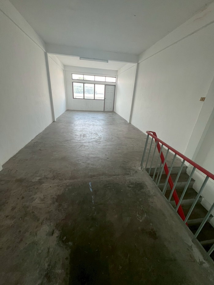 picture Commercial Building for rental  - 11/14