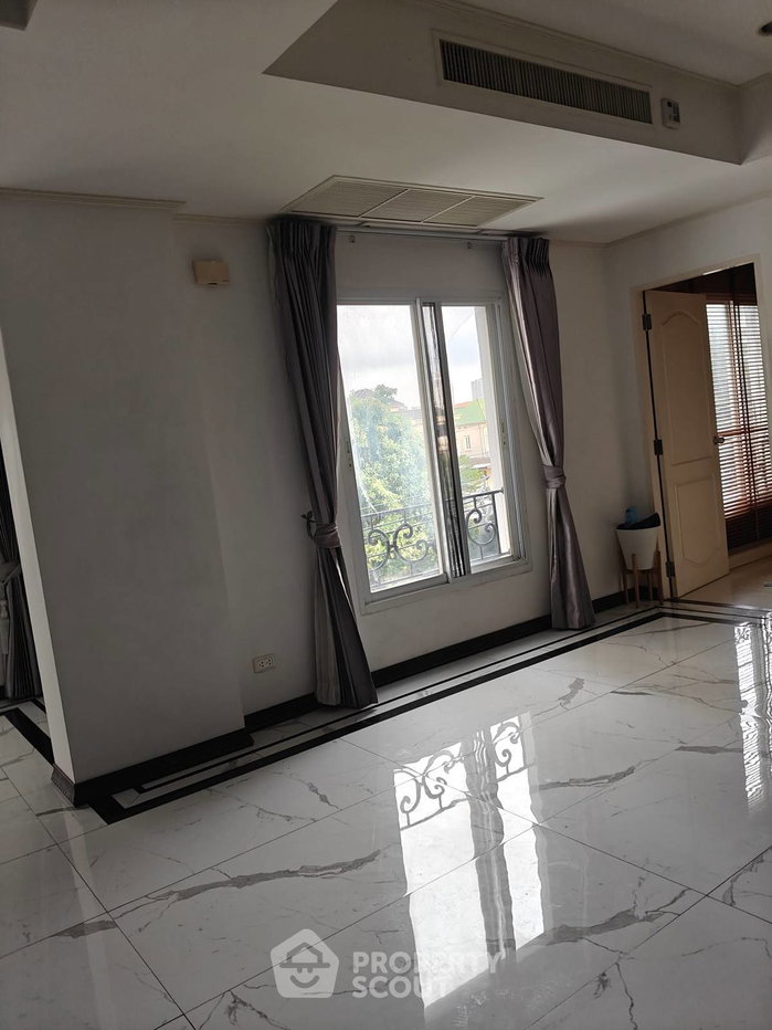 รูป คอนโด 3-ห้องนอน ที่ ลา วี ออง โรส เพลส คอนโดมิเนียม ใกล้ BTS ทองหล่อ (ID 2894845) - รูปที่ 6/12