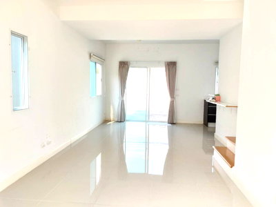 ทาวน์โฮม นนทบุรี : ขายทาวน์โฮม 31.1 ตรว. 3 ห้องนอน พร้อมเฟอร์นิเจอร์ เดอะคอนเนค พระราม 5-นครอินทร์ อ.เมืองนนทบุรี