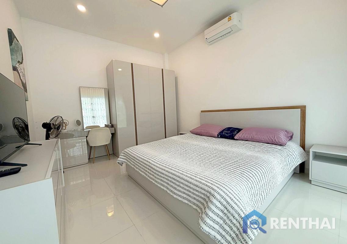 รูป บ้านสมัยใหม่พร้อมสระว่ายน้ำส่วนตัวในชุมชนที่มีรั้วรอบขอบชิดที่ปลอดภัย - รูปที่ 9/22
