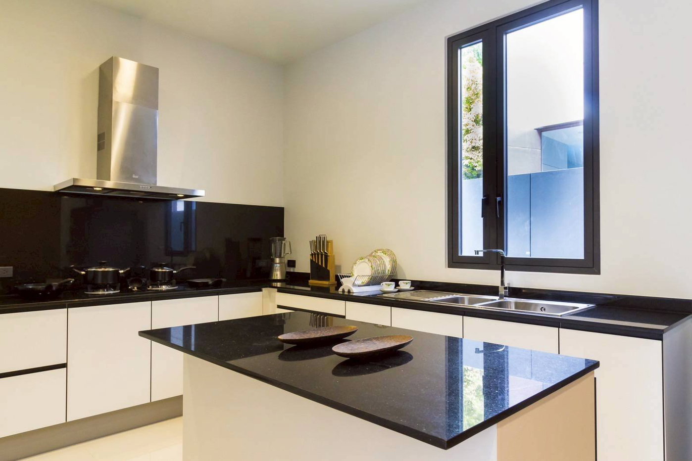 รูป LTH15404OP – House for Sale | Ekkamai | 127.3 sq.w. | 2 Beds | Spacious Family Home Private Pool Best Value | Near Big C Rama 4 | 98,000,000 THB - รูปที่ 12/17