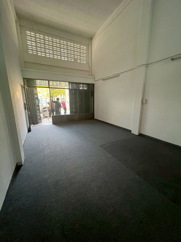 picture Commercial Building for rental  - 5/14