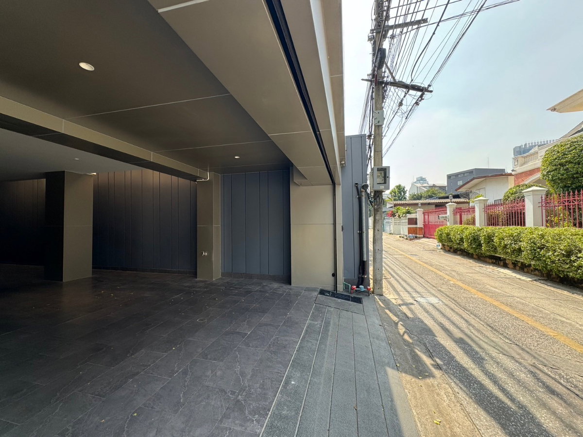 รูป ขาย บ้านใหม่ 5 ชั้น พร้อมลิฟท์ ใกล้ BTS ตกแต่งสไตล์ Modern Minimal ** NO CO-AGENT ** - รูปที่ 7/18