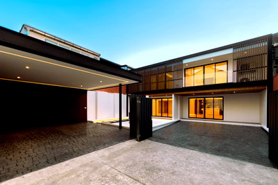 Twin houses for sale BTS On Nut : R192 🏡 Premium twin houses with a single-house feel | Minimal Modern, near BTS On Nut (approximately 500 meters).