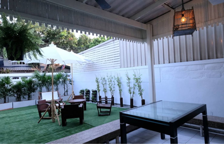 picture Single house for rent near MRT Sutthisan. - 1/17