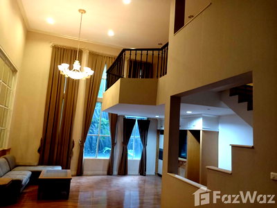 Townhouses for rent Bangkok : 4 Bedroom Townhouse for rent at Baan Klang Krung (British Town -Thonglor) 1045538