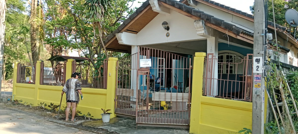 รูป ขายบ้านเดี่ยวในซอยท่าอิฐ  จังหวัดนนทบุรี พท.55.1/100ตรว. อยู่ในหมู่บ้าน royal parkland - รูปที่ 1/4