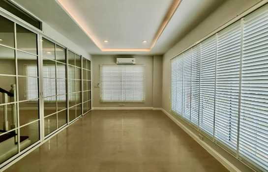 รูป ให้ เช่าโฮมออฟฟิศหรู 4 ชั้น พื้นที่ใช้สอย 320 ตร.ม. Plus Park Avenue ลาซาล–ศรีนครินทร์ - รูปที่ 5/12