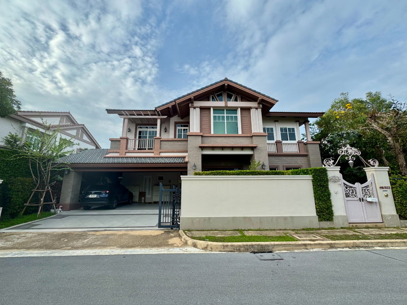 Houses for sale :  For sale Luxury detached houses at Nantawan Bangna KM.7, in a prime location near Mega Bangna.