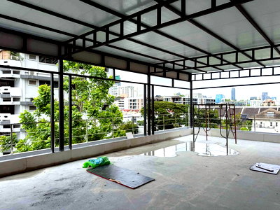 Office for rent Khlong Toei : LTH15371 – Rooftop Space for Rent Sukhumvit 33 | Prime Business Location | Near BTS Phrom Phong & Asok | 220,000 THB | พื้นที่รูฟท็อปให้เช่า สุขุมวิท  ทำเลดี เหมาะสำหรับธุรกิจ ใกล้ BTS พร้อมพงษ์ และ อโศก