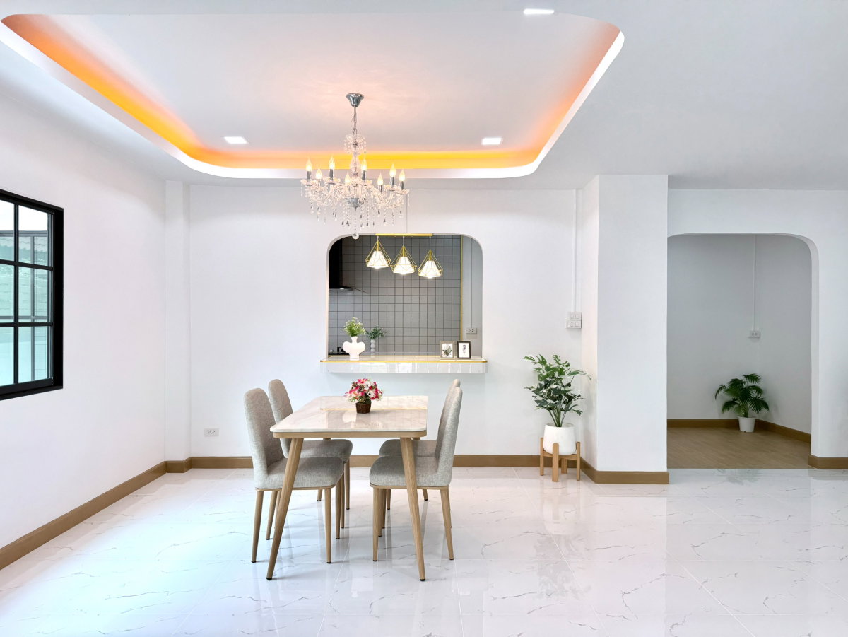 รูป บ้านเดี่ยวหลังใหญ่ ทำเลดี แต่งพร้อมอยู่ หมู่บ้านรอยัลปาร์ควิลล์ ซอยบงกช 3 ถนนสุวินทวงศ์44  แขวงลำผักชี เขตหนองจอก เฟอร์ฯสวย กว้างขวาง - รูปที่ 19/45